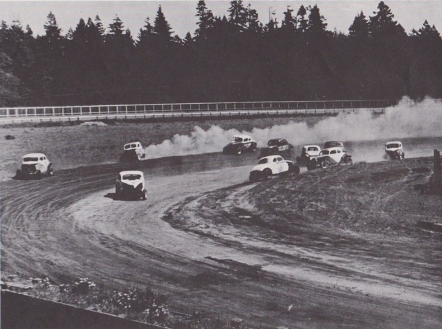Hard Tops racing at The Acres in 1952 (Stock Report)
