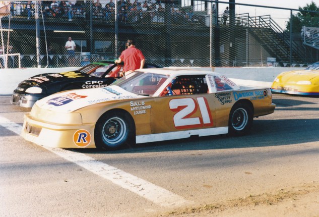 Fergy's #21 KEKA Chevy Lumina lined up next to Tim McCracken followed by Wade Lentz, both from Redding. Tim would finish Sportsman Track Champ, with Fergy 4th in points.