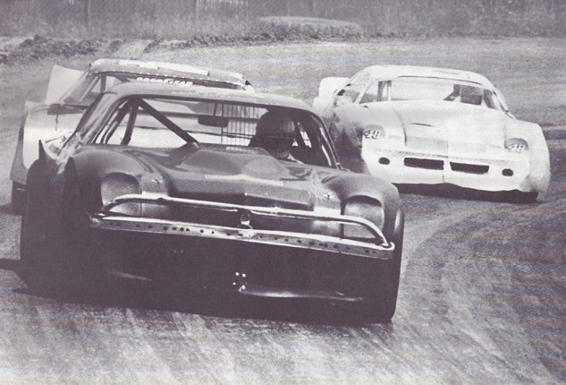 Wyatt (left, foreground) leads Walker (right, background) in the 1981 North Coast Dirt Track Classic
